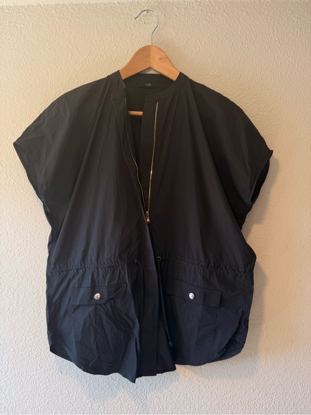 RUTI Black Short-Sleeve Utility Jacket